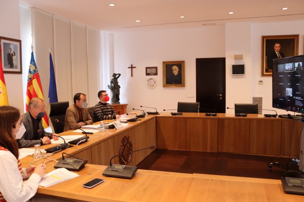 Vila-real acuerda con grupos políticos y gestorías las bases para solicitar las ayudas por la covid