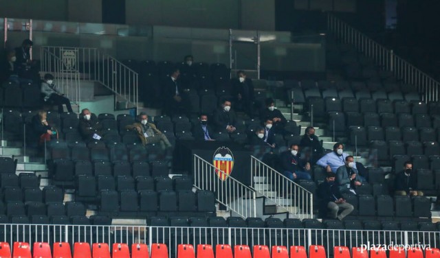 Mestalla cumple un año sin público con más decepciones que alegrías