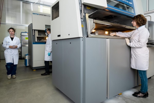 Convertir el plástico en conductor de la electricidad: investigación y práctica con Aiju y Talleres Tibi