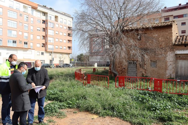 Vila-real completará el jardín de Botànic Calduch y rehabilitará la alquería tras reunirse con los vecinos