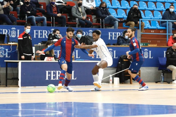 El Levante FS tira de efectividad para ganar a O Parrulo Ferrol