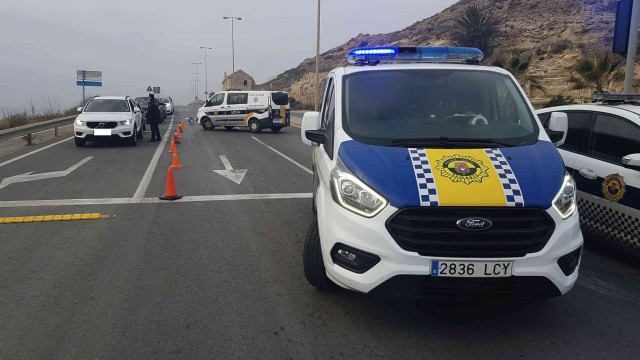 La Policía impone 105 denuncias y disuelve 12 fiestas en viviendas en Alicante
