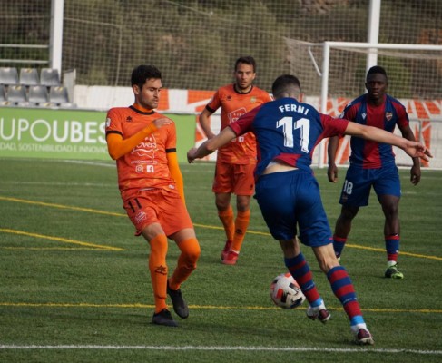 El Atlético Levante cae frente al Atzeneta y se mete en problemas