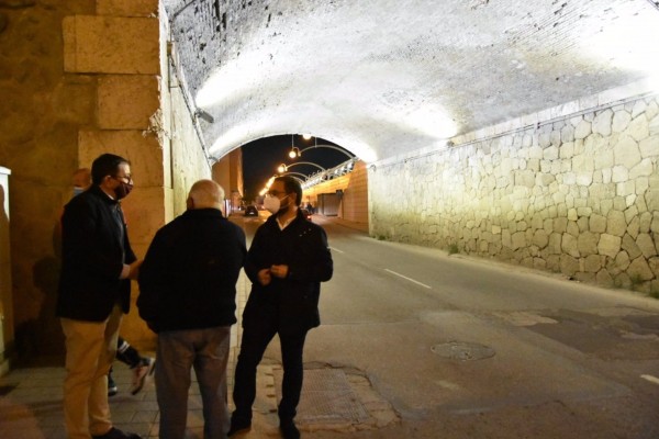 El Puente de los Carros de Lorca renueva su iluminación después de cinco años de reivindicaciones vecinales