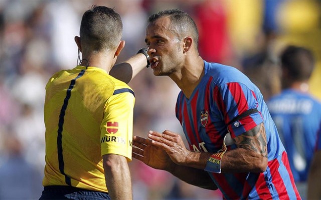 Juanfran, sancionado con dos partidos
