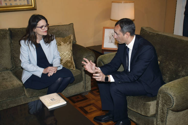 La vicepresidenta de la Generalitat, Mónica Oltra, y el presidente de la Diputación de Alicante. Foto EFE - 