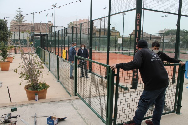 Benicàssim mejora su polideportivo durante el cierre de las instalaciones