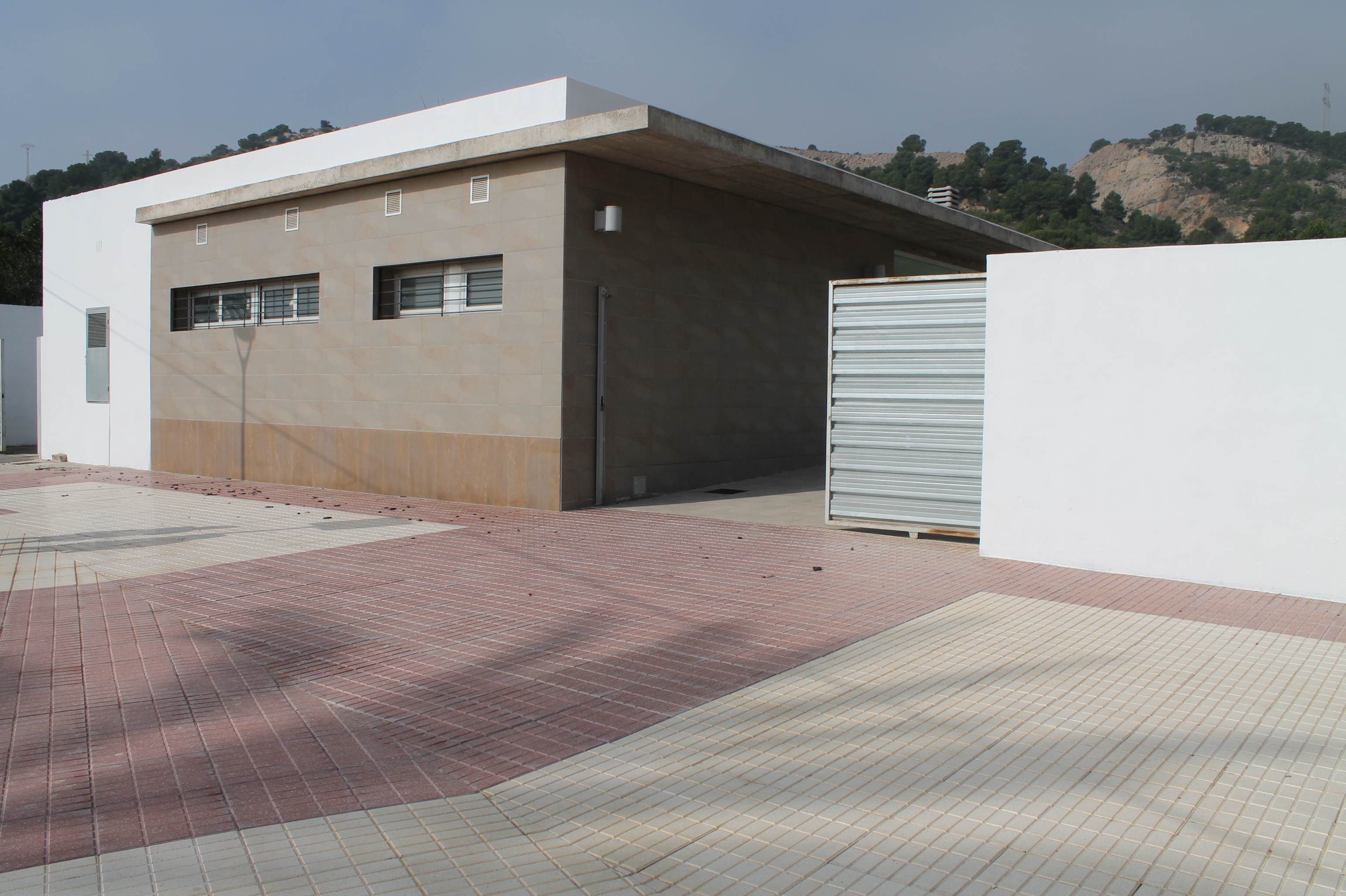 Las empresas interesadas en la gestión del Tanatorio de Benicàssim visitan las instalaciones