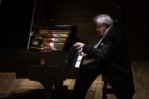 Sokolov empieza su gira española en el Palau de les Arts