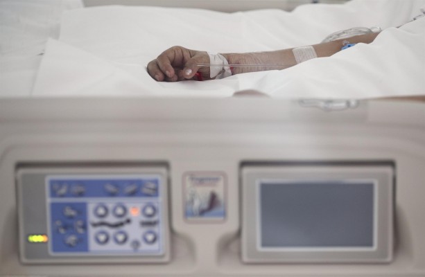  España notifica 11.435 nuevos casos y 397 muertes, con la incidencia por debajo de 300