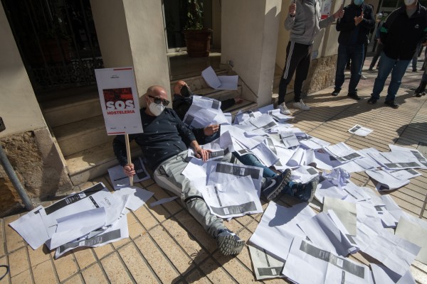 Las altas triplican a los nuevos casos en Alicante ante la semana clave para revisar las restricciones
