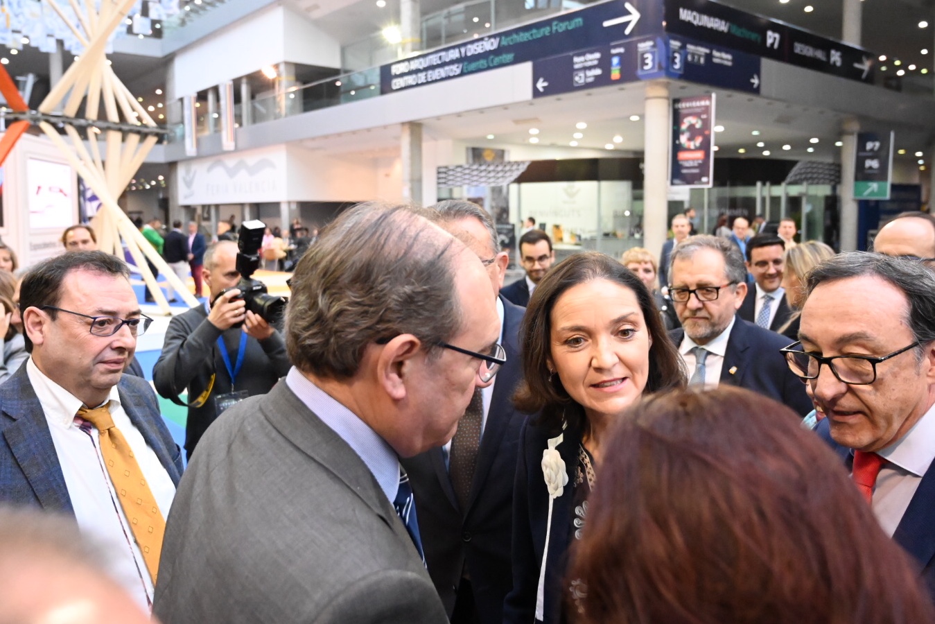 La ministra Reyes Maroto se reunirá el lunes con el clúster de la cerámica en Castelló