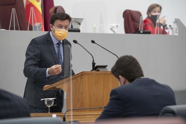 Cs mete prisa para la remodelación y aviva el fuego: 