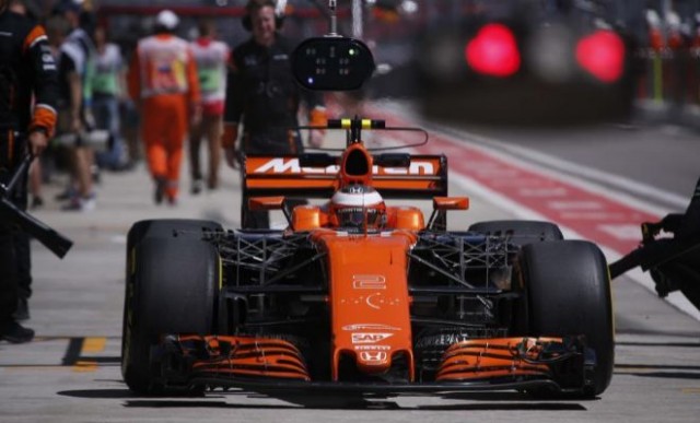 Vandoorne cambia el motor de su McLaren y recibe una sanción de 15 puestos en la parrilla de salida