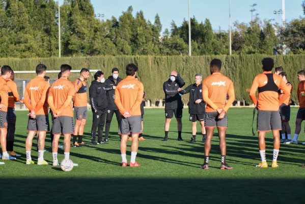 Duelo al límite entre el Eibar y el nuevo Elche de Escribá