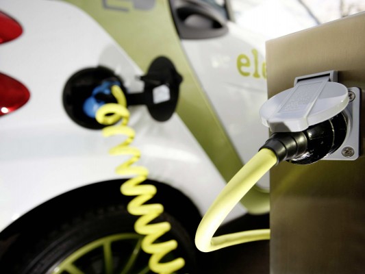 Evalúan la emisión sonora de los vehículos eléctricos para aumentar su seguridad