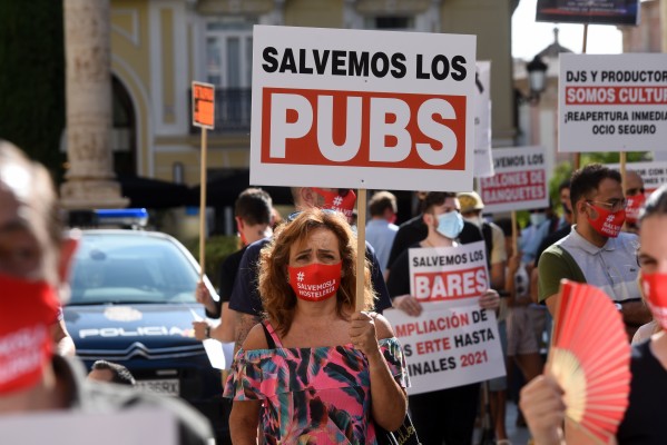 El Consell dará ayudas de 7.000 euros a los pubs y 28.500 euros a salas y discotecas por el cierre 