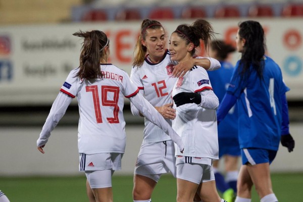 La levantinista Esther González marca cinco de los trece goles de España a Azerbaiyán