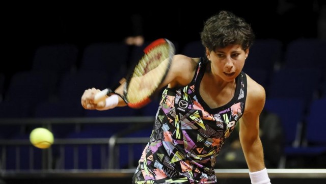 Carla Suárez se despide del torneo de Stuttgart tras caer en dos sets ante Mladenovic