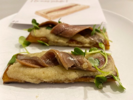 Anchoa, berenjena y coca de dacsa de 2 Estaciones en casa 
