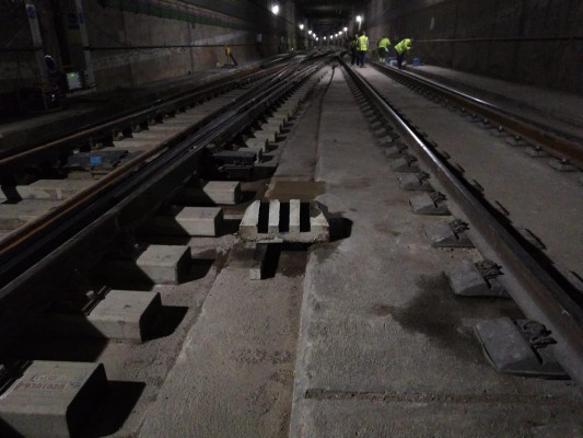 Adif AV efectúa las obras para implantar un cambio de vía que de acceso a la base de mantenimiento en Castellón