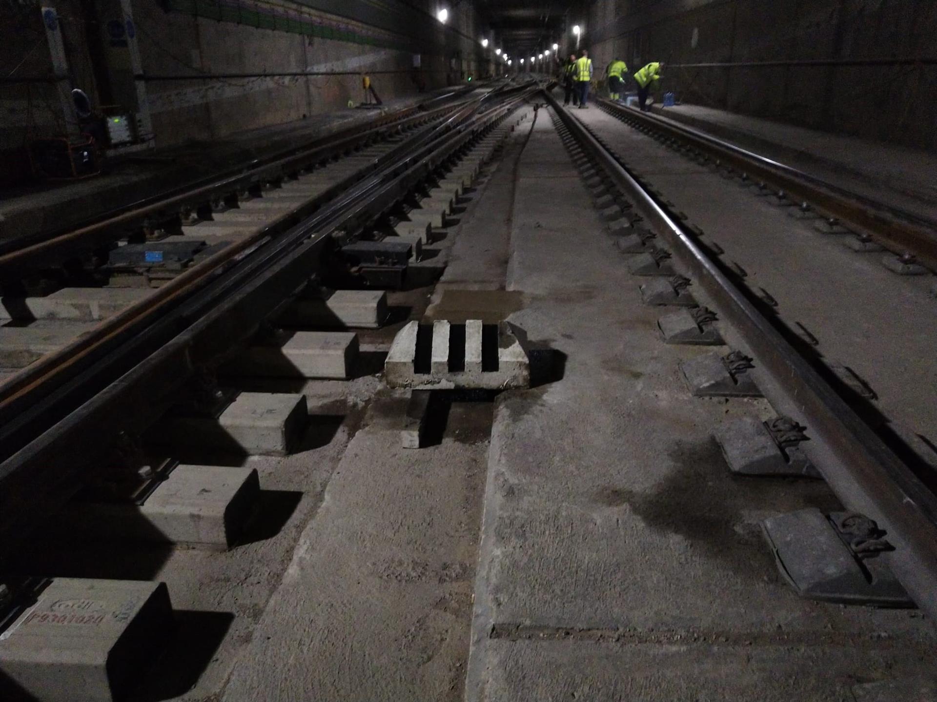 Adif AV efectúa las obras para implantar un cambio de vía que de acceso a la base de mantenimiento en Castellón