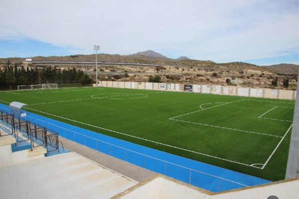El Campello acaba la memoria que permite el mantenimiento del césped del polideportivo