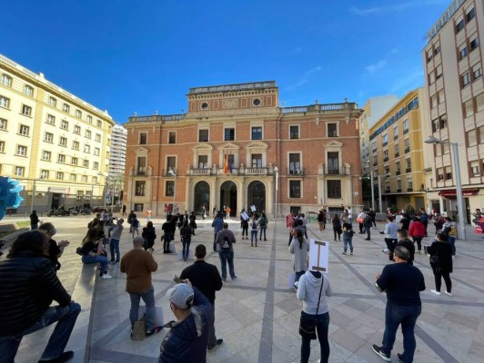 La hostelería se reúne este jueves con Diputación mientras el TSJCV admite a trámite su recurso
