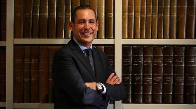 Fitch mejora el 'rating' de Prisa en pleno ataque al euro en bolsa