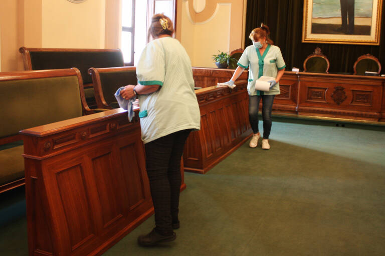 Castelló se ve abocado a dejar en 'stand-by' el contrato de limpieza de 67 edificios municipales