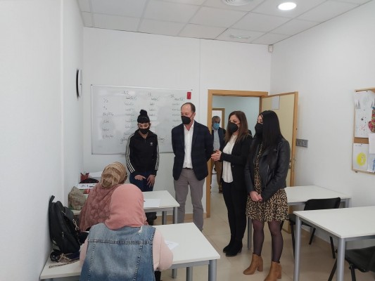 El programa 'regeneración social' de Orihuela continúa con cursos de inmersión lingüística e inserción laboral