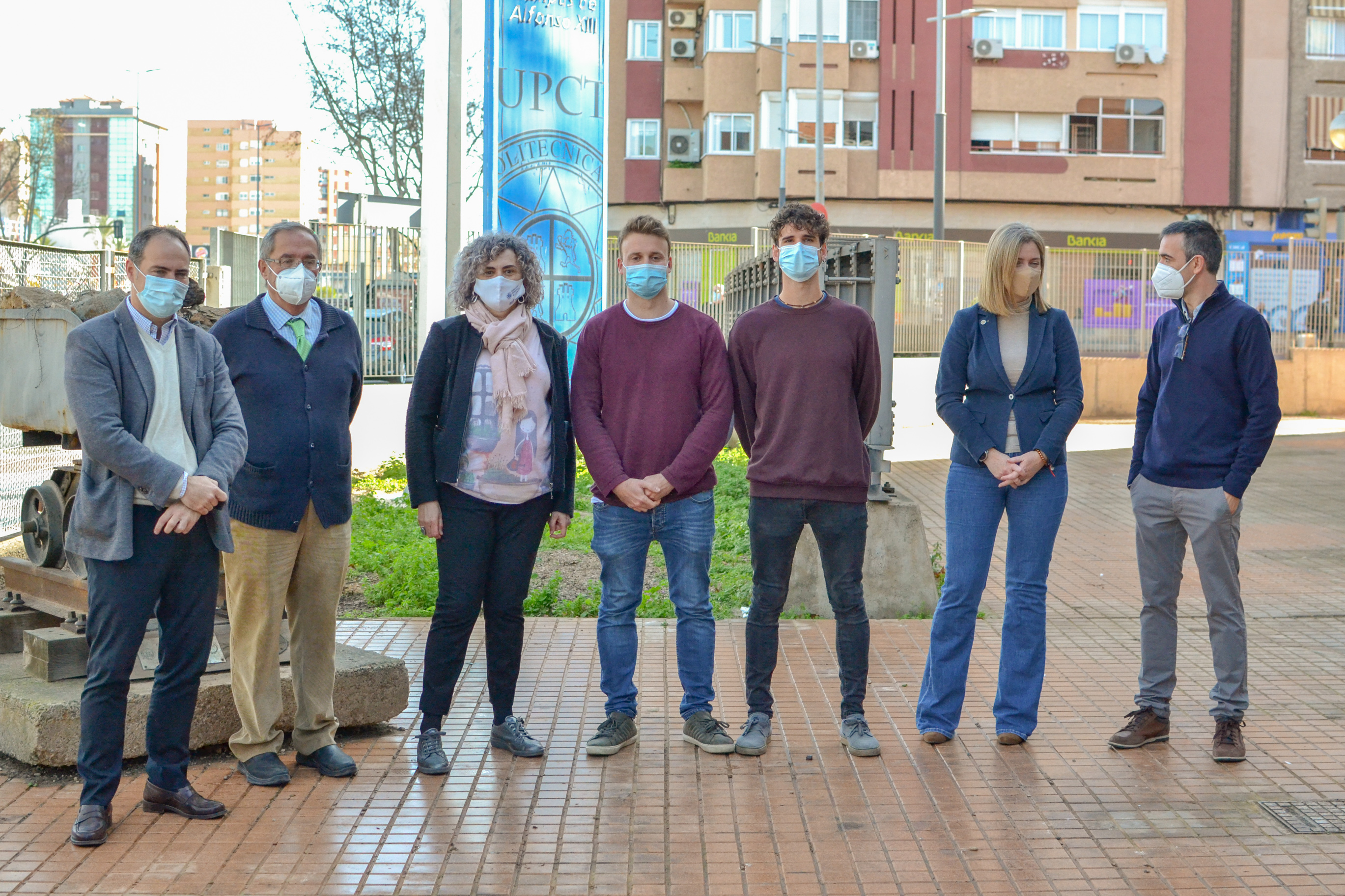 La UPCT instala dos aerogeneradores en el campus de Alfonso XIII para comprobar su rendimiento y rentabilidad 