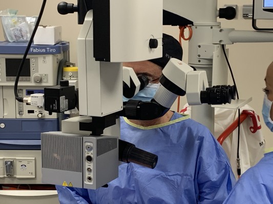 El doctor Chipont alerta de que la vista cansada ha aumentado en menores de 45 años en la pandemia

