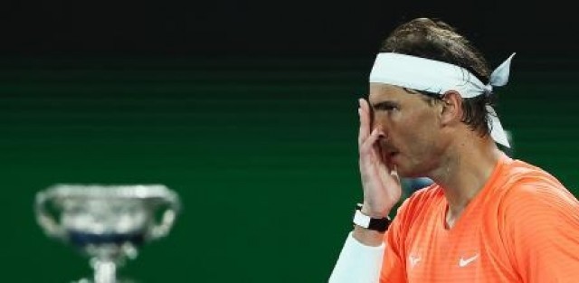 Nadal sucumbe ante Tsitsipas y se despide del Abierto de Australia