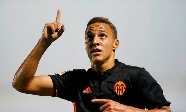El padre de Rodrigo Moreno deja una puerta abierta a su salida del Valencia CF