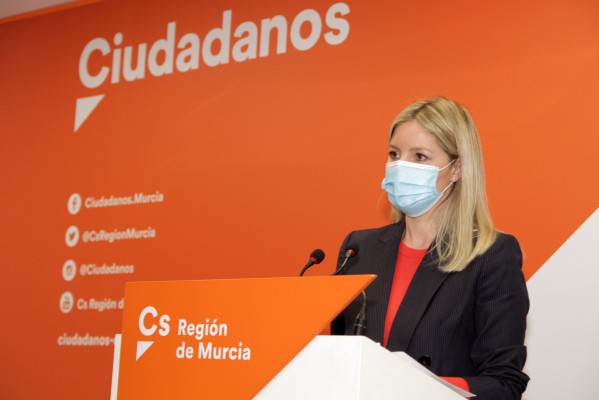 Martínez Vidal afea al consejero Pedreño que no le informe de 