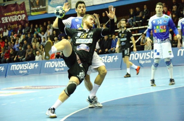 El Balonmano Benidorm visita sin complejos la pista del Ademar León