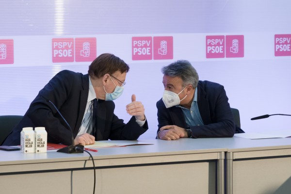 Puig arenga a sus diputados para que 'vendan' el Plan Resiste como instrumento de justicia social