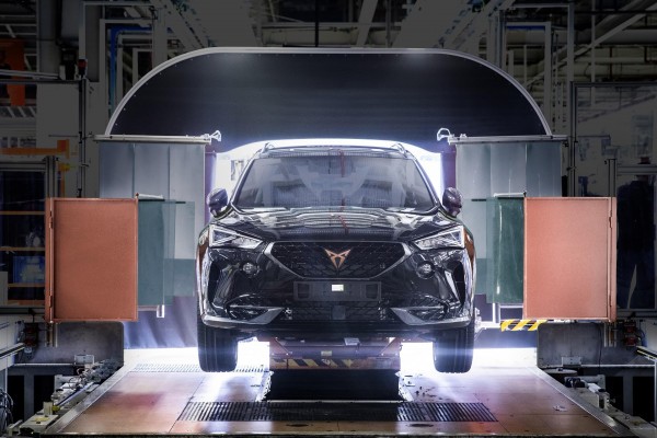 Cupra inicia en Barcelona la producción del modelo Formentor e-Hybrid