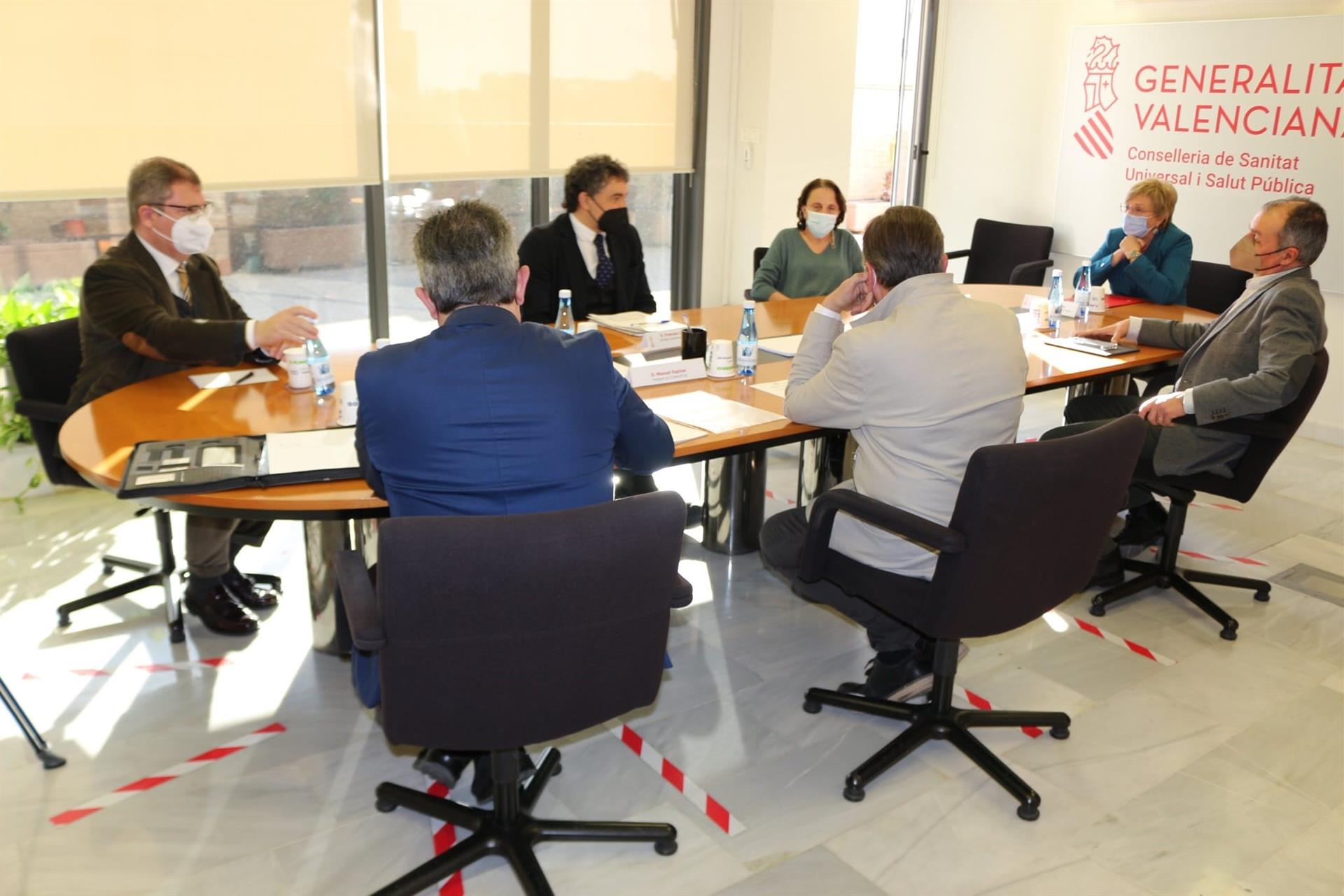 Mesa de trabajo entre la hostelería, el ocio y la Conselleria de Sanidad . FOTO: GVA - 