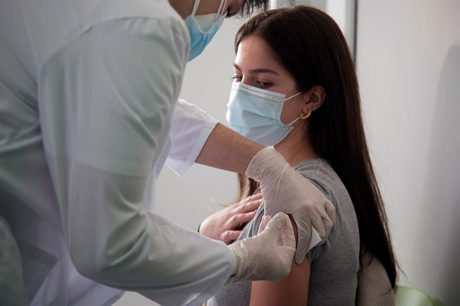 Las CCAA administran 2.624.512 dosis de las vacuna de Pfizer, Moderna y AstraZeneca, el 90% de las recibidas