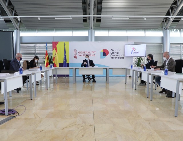 El Consell optará a fondos de la UE para la transformación digital de 10.000 pymes turísticas
