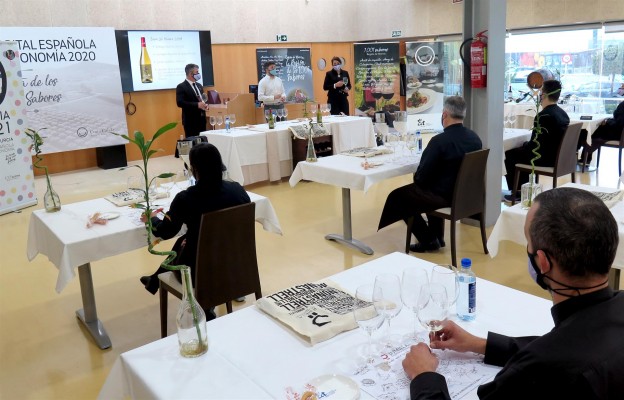 Los estudiantes del CCT se ponen al día en técnicas de cata de vinos de la Región