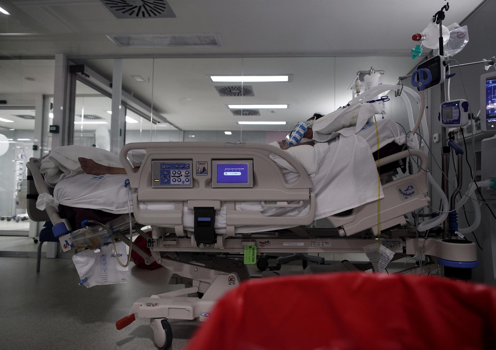 Sanidad notifica 30.251 casos y 702 muertes el fin de semana mientras la incidencia baja a 416