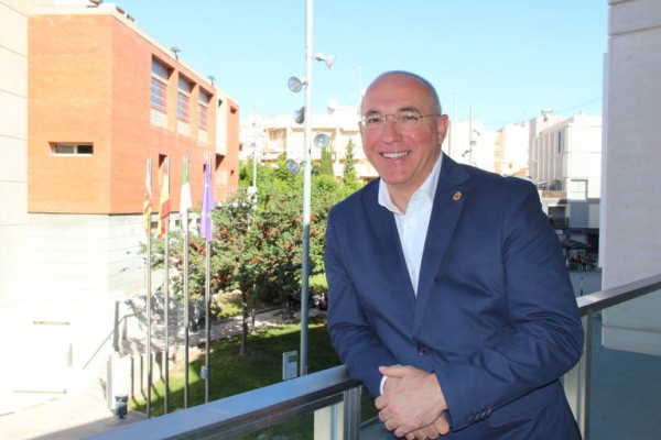 El alcalde de San Vicente acusa de 