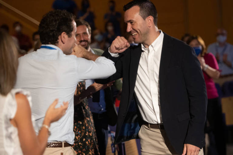 Las piruetas del PP de Valencia para celebrar los congresos locales en plena pandemia