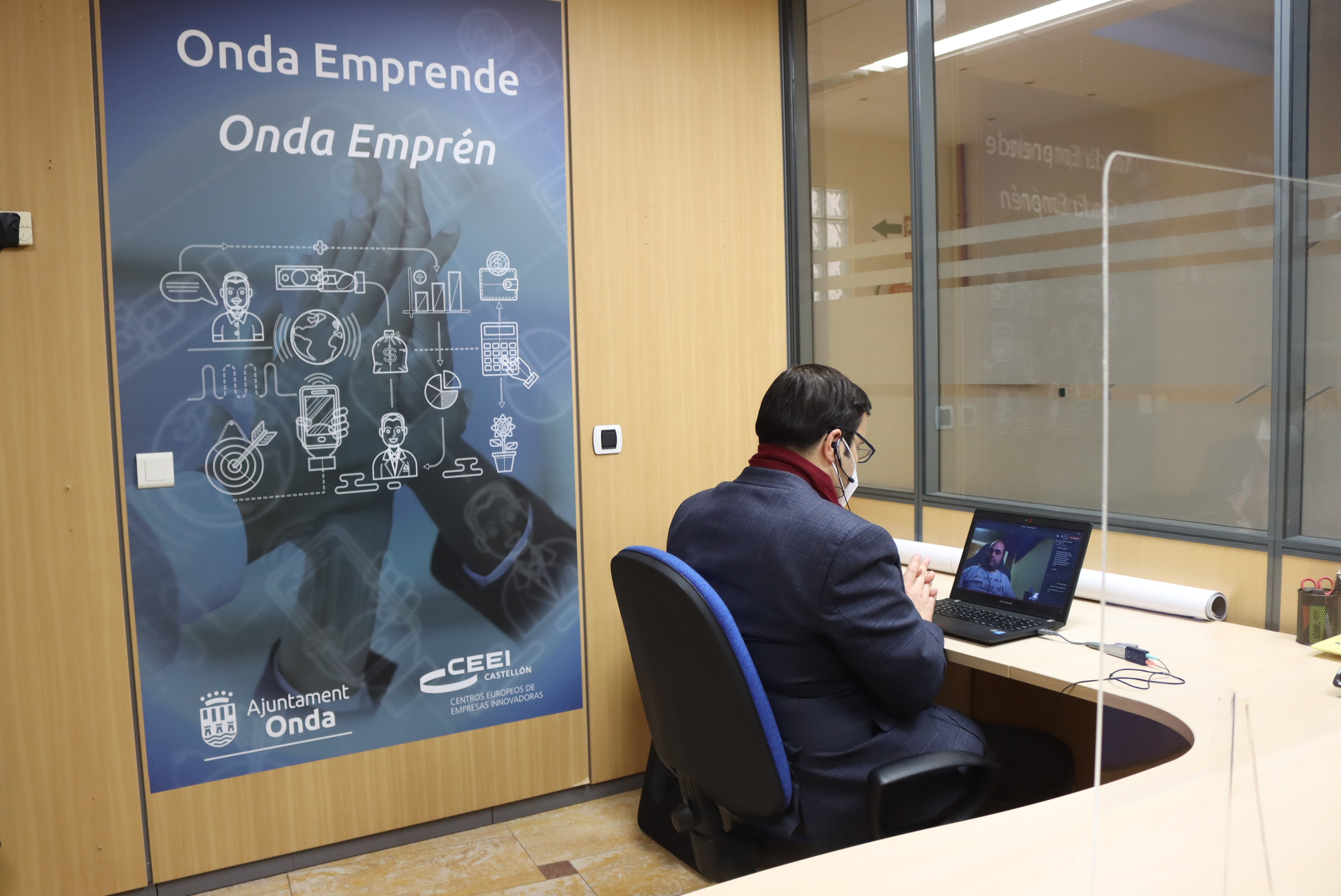 'Onda Emprende' arranca guiando a 12 vecinos para crear empresas o líneas de negocio innovadoras