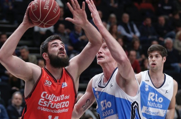 Dubljevic y San Emeterio ponen firme a Valencia Basket y doblegan a Obradoiro