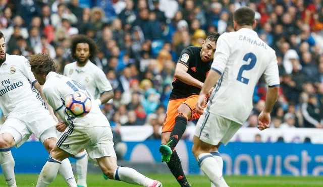 Ens queden tres partits d'aguantar-nos