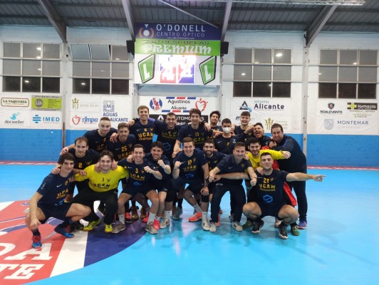 El UCAM BM Murcia gana al potente Agustinos, que llevaba 15 triunfos de 15 en Primera Nacional